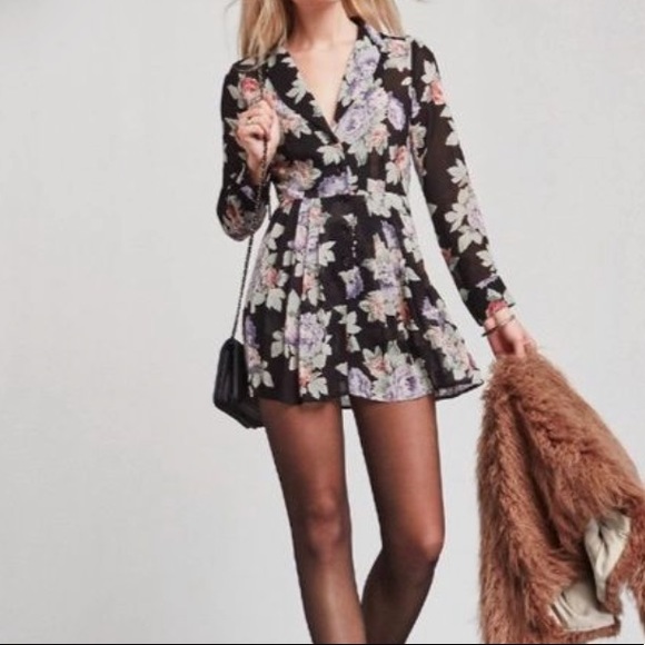 Reformation floral dress with shorts built in - Picture 2 of 7